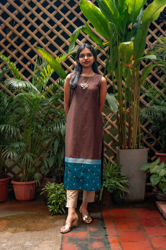 Brown & Blue Mangalgiri