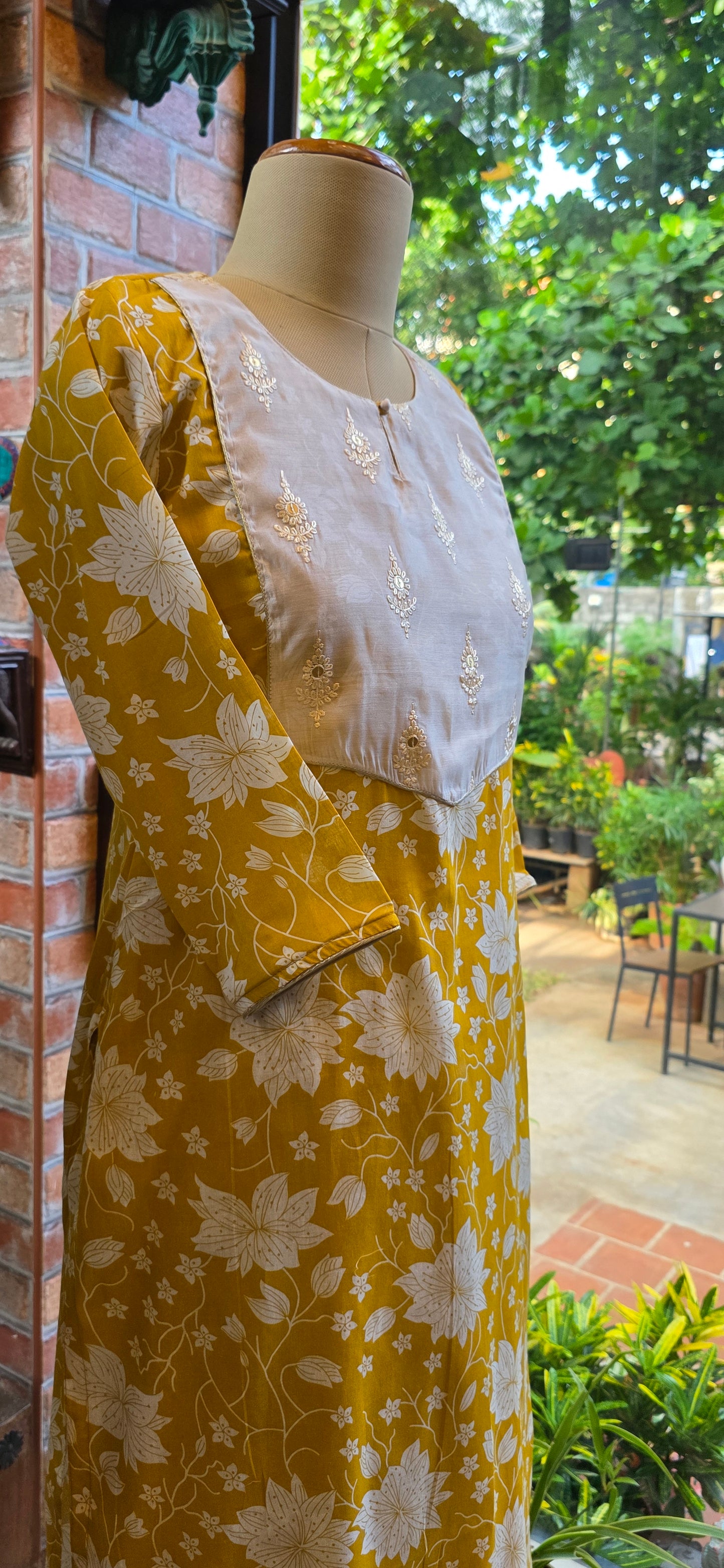 Yellow floral set