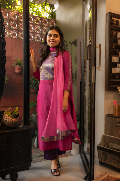 Elegant and superior comfort long kurti, best paired with a chiffon dupatta and Sakyaa's silk cotton elasticated ankle length pants.