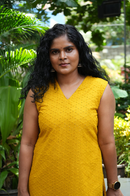 Yellow hakoba kurti
