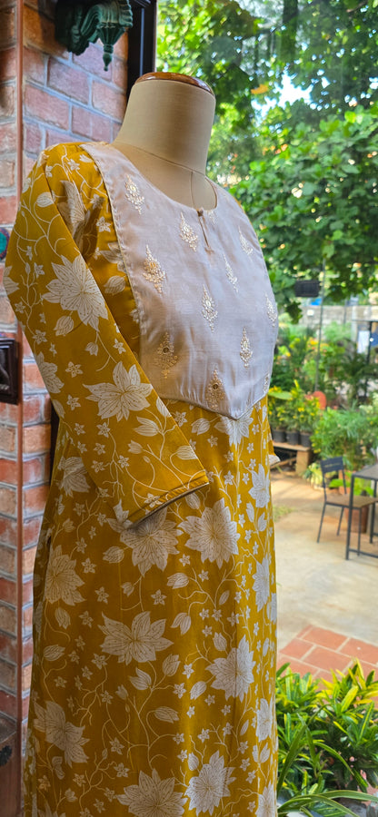 Yellow floral set